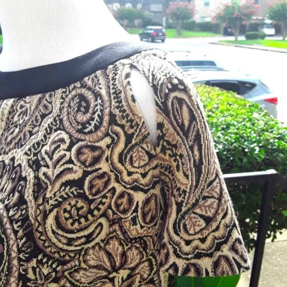 ECI NY BROCADE PAISLEY BLK/GOLD CROP TOP SZ L - Picture 5 of 6